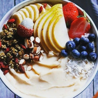 Smoothie-Bowl mit Graviola-Birne und Vanille